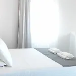 Willa Drops Santorini Island